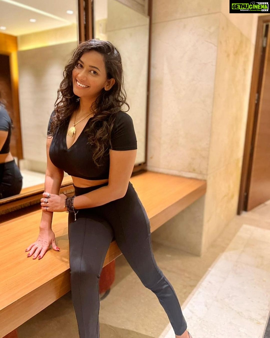 Sanjana Singh Instagram - I am in love with this pics thank you so much for this amazing pictures @soniaaggarwal1 ❤️ my BFF Hyatt Regency Chennai