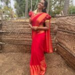 Sanjana Singh Instagram – #sareelove #treditionallook #silksarees #southindianlook #redlove #sareelovers #actresssanjana #instastyle ##fashionstyle