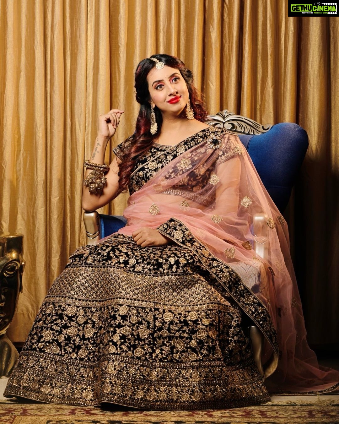 Sanjjanaa Instagram - Feeling blessed on this beautiful rainy day, how your day going my dear Instagram family??? π @athira_couture_ π @nishismakeover @makeoverwith_siri πΈ @suchigowdru π @rubansaccessories Makeup products by @official_dermacol_india Bangalore, India