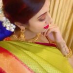 Sanjjanaa Instagram – 😂😂😂😂 just for fun 😂😂😂
#funnyreels 

Beautiful saree by @zaribanaras 
💄 @nishismakeover 
 @makeover_with_anu1224 
📸. @suchigowdru 
@dark_emerald_0702 
Jewellery by💍
@chamundeshwaricollections 
Makeup products by
@official_dermacol_india