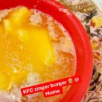 Sanjjanaa Instagram - Yummy KFC Zingen Burger at home🤤🍔 #kfczingerburger #kfcchicken #kfcburger #sanjjanaa #sanjjanagalrani #kgf2