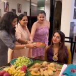 Sanjjanaa Instagram – So overwhelmed with my closest family South Indian friends to have set up my #shreemantha with so much love & passion … some times it’s true that certain friends are better than family even ❤️ thank you to have showered back so much love on me ❤️ life is beautiful when associated with the right people ❤️

#sanjjanaa  #southindiancinema  #sanjanagalrani #sardaargabbarsingh #bujjigadu #mujhseshaadikarogi #sanjjanaagalrani #jaikarnataka #kannadafilmsctress #telugufilmactress #kannadiga #kannadathi #namma #kannadafilms #kannada #pawankalyan Karnataka, Bangalore