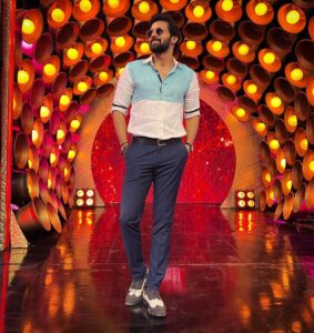 Santhosh Prathap Instagram - #cwc3 
@vijaytelevision @mediamasons 

Costume designer @radikadesignerandmua 
Assistant @balaa1981 
Hair @riwaz_lama 

#realityshow #tamil #cwc #cookwithcomali #entertainment #vijaytv #grateful #laughteristhebestmedicine #santhoshprathap #outfitoftheday #customized #2022