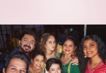 Santhosh Prathap Instagram - Be in love with the moments of your life ❤️ #cwc3 @vijaytelevision @mediamasons Costume designer @radikadesignerandmua Assistant @balaa1981 Hair @riwaz_lama #realityshow #tamil #cwc #cookwithcomali #entertainment #vijaytv #grateful #laughteristhebestmedicine #santhoshprathap #outfitoftheday #traditional #india #customized #2022 EVP Film City