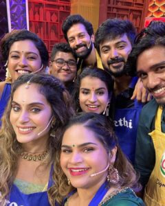 Santhosh Prathap Instagram - Be in love with the moments of your life ❤️

#cwc3 
@vijaytelevision @mediamasons 

Costume designer @radikadesignerandmua 
Assistant @balaa1981 
Hair @riwaz_lama 

#realityshow #tamil #cwc #cookwithcomali #entertainment #vijaytv #grateful #laughteristhebestmedicine #santhoshprathap #outfitoftheday #traditional #india #customized #2022