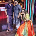 Santhosh Prathap Instagram – Be in love with the moments of your life ❤️

#cwc3 
@vijaytelevision @mediamasons 

Costume designer @radikadesignerandmua 
Assistant @balaa1981 
Hair @riwaz_lama 

#realityshow #tamil #cwc #cookwithcomali #entertainment #vijaytv #grateful #laughteristhebestmedicine #santhoshprathap #outfitoftheday #traditional #india #customized #2022 EVP Film City