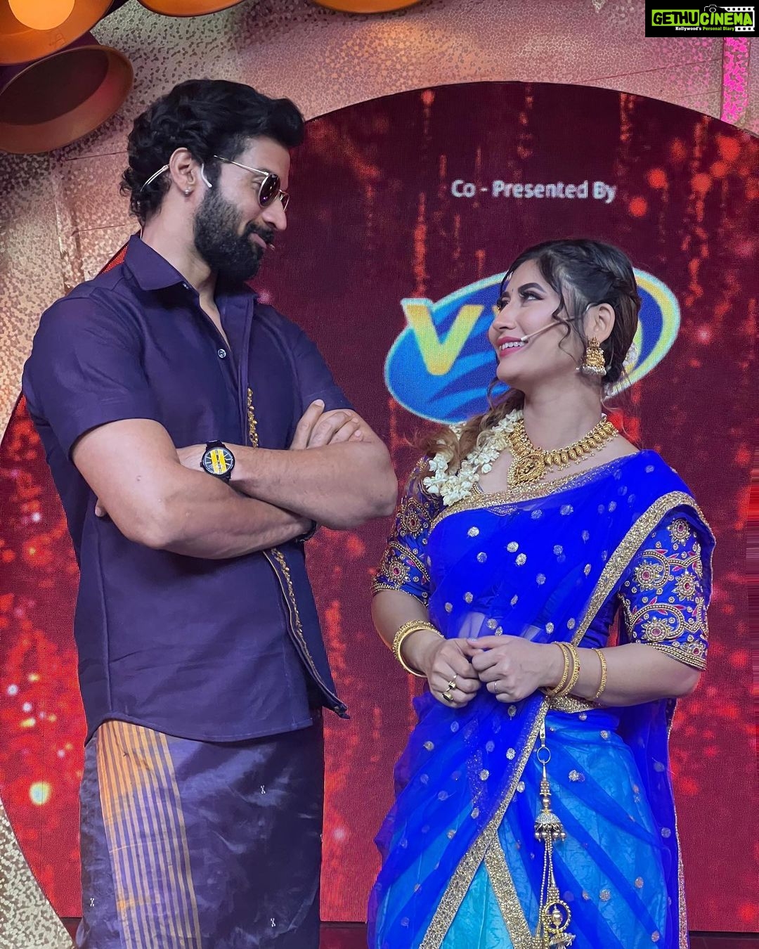Santhosh Prathap - 87.7K Likes - Be in love with the moments of your life ❤️
#cwc3
@vijaytelevision @mediamasons
Costume designer @radikadesignerandmua
Assistant @balaa1981
Hair @riwaz_lama
#realityshow #tamil #cwc #cookwithcomali #entertainment #vijaytv #grateful #laughteristhebestmedicine #santhoshprathap #outfitoftheday #traditional #india #customized #2022