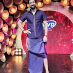Santhosh Prathap Instagram - #cwc3 @vijaytelevision @mediamasons Costume designer @radikadesignerandmua Assistant @balaa1981 Hair @riwaz_lama #realityshow #tamil #cwc #cookwithcomali #entertainment #vijaytv #grateful #laughteristhebestmedicine #santhoshprathap #outfitoftheday #traditional #india #customized #2022
