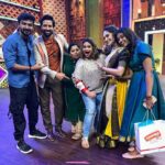 Santhosh Prathap Instagram – #cwc3 
@vijaytelevision @mediamasons 

Costume designer @radikadesignerandmua 
Assistant @balaa1981 
Hair @riwaz_lama 

#realityshow #tamil #cwc #cookwithcomali #entertainment #vijaytv #grateful #laughteristhebestmedicine #santhoshprathap #outfitoftheday #india #customized #2022 #family #cwcfamily EVP Film City