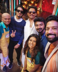 Santhosh Prathap Instagram - #cwc3 
@vijaytelevision @mediamasons 

Costume designer @radikadesignerandmua 
Assistant @balaa1981 
Hair @riwaz_lama 

#realityshow #tamil #cwc #cookwithcomali #entertainment #vijaytv #grateful #laughteristhebestmedicine #santhoshprathap #outfitoftheday #india #customized #2022 #family #cwcfamily