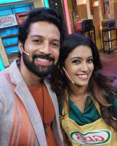 Santhosh Prathap Instagram - #cwc3 
@vijaytelevision @mediamasons 

Costume designer @radikadesignerandmua 
Assistant @balaa1981 
Hair @riwaz_lama 

#realityshow #tamil #cwc #cookwithcomali #entertainment #vijaytv #grateful #laughteristhebestmedicine #santhoshprathap #outfitoftheday #india #customized #2022 #family #cwcfamily