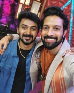 Santhosh Prathap Instagram - #cwc3 
@vijaytelevision @mediamasons 

Costume designer @radikadesignerandmua 
Assistant @balaa1981 
Hair @riwaz_lama 

#realityshow #tamil #cwc #cookwithcomali #entertainment #vijaytv #grateful #laughteristhebestmedicine #santhoshprathap #outfitoftheday #india #customized #2022 #family #cwcfamily
