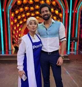 Santhosh Prathap Instagram - #cwc3 
@vijaytelevision @mediamasons 

Costume designer @radikadesignerandmua 
Assistant @balaa1981 
Hair @riwaz_lama 

#realityshow #tamil #cwc #cookwithcomali #entertainment #vijaytv #grateful #laughteristhebestmedicine #santhoshprathap #outfitoftheday #customized #2022