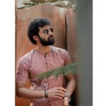 Santhosh Prathap Instagram - “Everyone is an entertainer. We only have different kinds of audience.” Costume designer @radikadesignerandmua Photography @raghul_raghupathy Cinematography @sinty_boy @thetravelingphotographist Retouch @siva_retouch Assistant @balaa1981 Hair @riwaz_lama #trending #fashion #actor #actorslife #model #shoot #cwc #cwc3 #yolo #gratitude #grateful #retro #explore #macho #customized #outfit #trendsetter #santhoshprathap EVP Film City