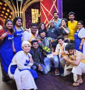 Santhosh Prathap Instagram - #cwc3 
@vijaytelevision @mediamasons 

Costume designer @radikadesignerandmua 
Assistant @balaa1981 
Hair @riwaz_lama 

#realityshow #tamil #cwc #cookwithcomali #entertainment #vijaytv #grateful #laughteristhebestmedicine #santhoshprathap #outfitoftheday #customized #2022