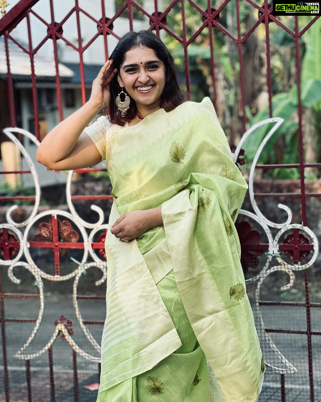 Sanusha Instagram - & this time yes I stole her blouse too 😜😂🙈 #vishu #saree #happy #love #peace #ammas #perksofbeingagirl #san #instagood