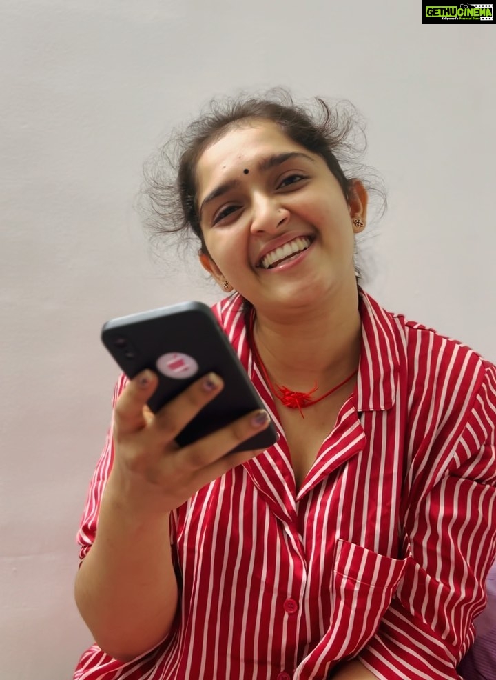 Sanusha Instagram - ഭഗവാനേ കൃഷ്ണാ… ഞാൻ നിന്നുടേതാണ്… അതാണ് എന്റെ അഹങ്കാരവും…❤️🥰😇 Kani kaanum neram, in a tune my achan sings, for lord Krishna. Forgive me for the mistakes as I am not a singer but just did it as for my love for lord Krishna 🥰❤️ On this auspicious day, wishing everyone a Happy Vishu. May this year bring you lots of happiness, prosperity, peace, love and goodness 🤗❤️ #happyvishu #vishu #always #krishna #forever #love #happy #wishes #happyvishu #san #video #sorryformistakes #jusloveforlordkrishna #lordkrishna #foreverhisgirl 😍❤️🥳🥰 Thank you for sahikalingggg & shooting this one Unniz 😘❤️☺️😁🤓