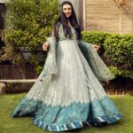 Sarah Khan Instagram - @sadyasumairdesignstudio “Choti Eid Ki Bari Khushiyan " Sarah Khan gives us major Eid dress -up inspo , dazzling in this kalidar from our "SONARA" collection. Rendered on a pastel chalk blue canvas with classic teale hints . Angya cut bodice delicately embroidered with silk threads, tila and gota dori . Paired with an organza zari duppata. Sarah Khan looks drop dead gorgeous in this ensemble which is a must this summer festive season. PR:@aneehafeez 📸 @itsshehryaradil #sadyasumairdesignstudio#sadyasumair#sarahkhan #aneehafeez