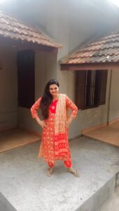 Saranya Mohan Instagram - Late for the trend though🥰🥰
Good morning❤️

👗 @the_orchid_studio