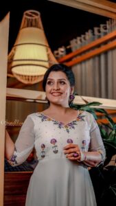 Sarayu Mohan Instagram - @abindhu_photography @sass_make_up_studio @anuthreadsbridalstudio