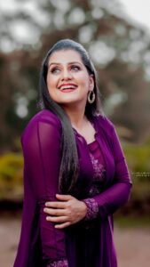 Sarayu Mohan Instagram - @sass_make_up_studio @deepuniduvaloor @ashcreationz