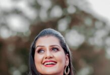 Sarayu Mohan Instagram - @sass_make_up_studio @deepuniduvaloor @ashcreationz
