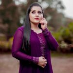 Sarayu Mohan Instagram - Bright, bright! @sass_make_up_studio @ashcreationz @deepuniduvaloor Kannur കണ്ണൂര്