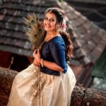 Sarayu Mohan Instagram – വിഷു ആശംസകൾ ഏവർക്കും ♥️…
@sass_make_up_studio
@lightroomkannur
@kerala_bygone_fashion Kannur