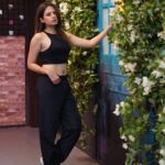 Sargun Mehta Instagram – The 2nd photo is just me flexing my abs and thinking “kaash” 🤣🤣