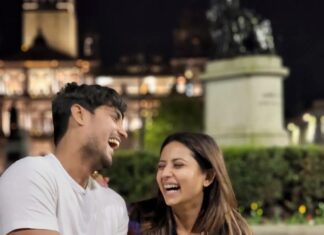 Sargun Mehta Instagram - Just #udaariyaan 😃😃 @6_ankitgupta @karanvgrover @ravidubey2312 Ab scotland aue london ke nazaare at 7pm only on @colorstv