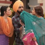 Sargun Mehta Instagram – Photo no.3, 5, 7 aur 8 aapko batyengi ki scene karte huye hum sirf haste they 🤣🤣🤣 aur yeh ki 
@nimratkhairaofficial kitni ladaki hai 
Main kitni sau 😉 aur @ammyvirk kitna majboor 🤣🤣

Kiven laggeya #saunkansaunkne da trailer ??

#13thmay2022