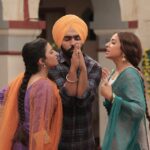 Sargun Mehta Instagram – Photo no.3, 5, 7 aur 8 aapko batyengi ki scene karte huye hum sirf haste they 🤣🤣🤣 aur yeh ki 
@nimratkhairaofficial kitni ladaki hai 
Main kitni sau 😉 aur @ammyvirk kitna majboor 🤣🤣

Kiven laggeya #saunkansaunkne da trailer ??

#13thmay2022