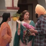 Sargun Mehta Instagram – Photo no.3, 5, 7 aur 8 aapko batyengi ki scene karte huye hum sirf haste they 🤣🤣🤣 aur yeh ki 
@nimratkhairaofficial kitni ladaki hai 
Main kitni sau 😉 aur @ammyvirk kitna majboor 🤣🤣

Kiven laggeya #saunkansaunkne da trailer ??

#13thmay2022