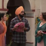 Sargun Mehta Instagram – Photo no.3, 5, 7 aur 8 aapko batyengi ki scene karte huye hum sirf haste they 🤣🤣🤣 aur yeh ki 
@nimratkhairaofficial kitni ladaki hai 
Main kitni sau 😉 aur @ammyvirk kitna majboor 🤣🤣

Kiven laggeya #saunkansaunkne da trailer ??

#13thmay2022