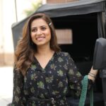 Sargun Mehta Instagram – Kya …? #SAUNKANSAUNKNE  DA TEASER READY AE 💃💃💃💃 

THODI DER MEIN MILTE HAIN FER 🥰🥰