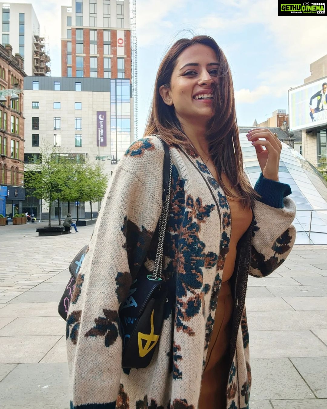 Sargun Mehta Instagram - Saara game perception ka nahi PERPECTIVE ka hai. 🥰🥰 (its all in our head) Glasgow, United Kingdom