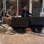 Saumya Tandon Instagram – A glimpse of a Mehfil at home with Mohammad Vakil sahaab @singermohammedvakil 
On Tabla Surender ji
Keyboard Azhar sahaab