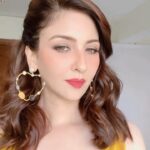 Saumya Tandon Instagram - Real me to shoot ready me. #transition #reels #reelsindia #reelstrending #makeuptransformation