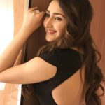 Sayyeshaa Saigal Instagram – ❤️🌺

#smilemore#happygirl