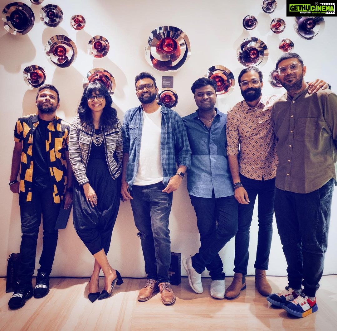 Shakthisree Gopalan Instagram - We managed to take a group photo amidst floating wall thingies like good children..in order of appearance from L to R @davidthejoseph @shakthisreegopalan @alok_merwin @bhuvanesh_keys @joshuasatya @carlthebass .. @abijithmrao escaped off and missing in frame. 📸 picture courtesy : @davidweston . . . . #coimbatore #chennai #tamilmusic #gigtime #shakthisreegopalanlive #stagelife #tamilcinema #livemusicforlife Coimbatore, Tamil Nadu