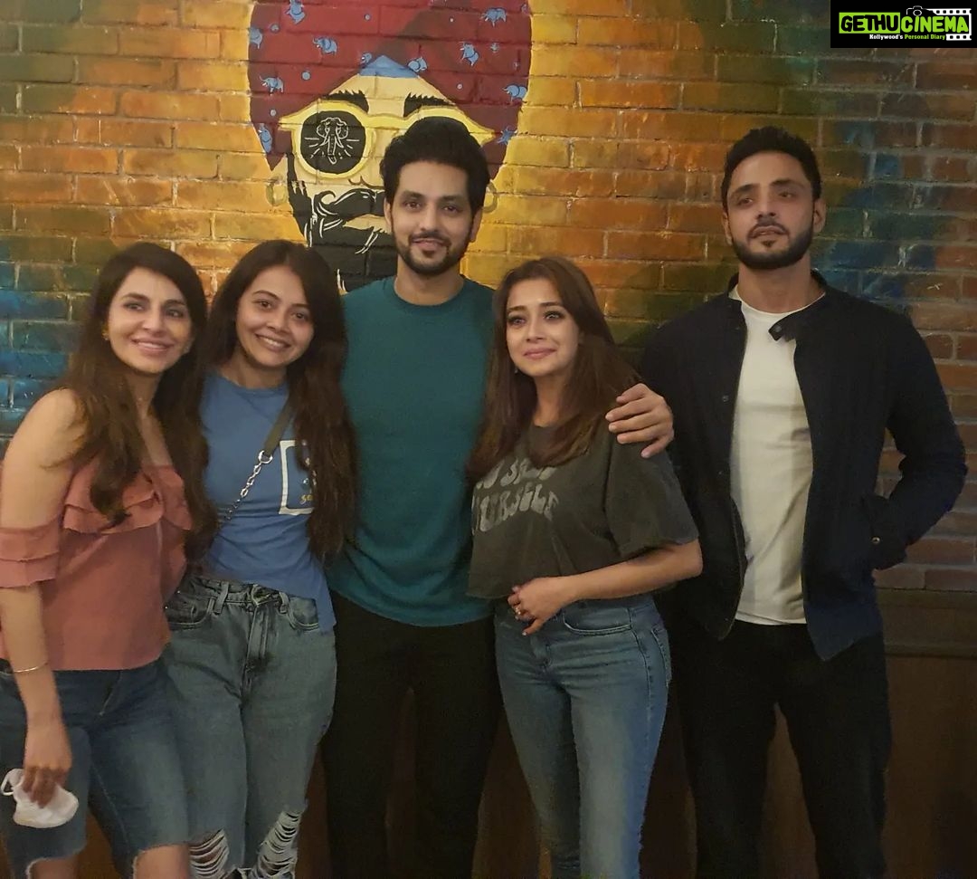 Shakti Arora Instagram - Sampai jumpa besok di #surabaya Apakah Anda bersemangat? @antv_official @kikizulkarnainworld @tinadatta @adnan_a_khan @roop_durgapal @devoleena @kikisaid_ #Indonesia #jakarta #ShaktiArora
