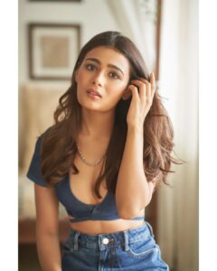 Shalini Pandey Instagram - Bright as ever 💫

 📷 @rohanshrestha
Styled by: @spacemuffin27 
Assisted by: @jill_lalka @yeshadattani @mayuri_srivastava 
👗: @freakinsindia
💄: @makeupbyriddhima 
💇🏻‍♀️: @florianhurel