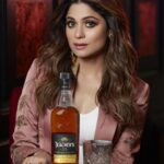 Shamita Shetty Instagram – My amazing #collab with Teacher’s 50 Scotch Whisky! No better way to enjoy my weekend with my fav smooth & smoky blend – Teacher’s 50 Scotch Whisky. Love the perfect balance, Cheers & Happy Easter!

@teachersscotchwhisky 

Outfit – @officialshaguftarahim
Styled by – @mohitrai  @ruchirkishnastyles

#teachersscotchwhisky #teachers50 #teacherswhisky #teachersscotchwhisky

-Drink Responsibly
-The content is for people above 25 years of age only.