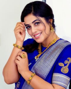 Shamna Kasim Instagram - My favorite is always saree❤️ Pics: @magical_moments_india Hairstylist: @siringiveneela Jwellery: @kushalsfashionjewellery @celebritysecretsindia function ❤️