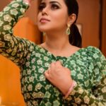 Shamna Kasim Instagram - The most beautiful thing u can wear is Confidence….. Styled by @officialanahita Outfit: @seharrebysahitheereddy Pic: @Mirza_hyder Edits: @v_capturesphotography Personal staff: @chintu_6172 @devikasandy22 Hairstylist: @srinu_hairstylist