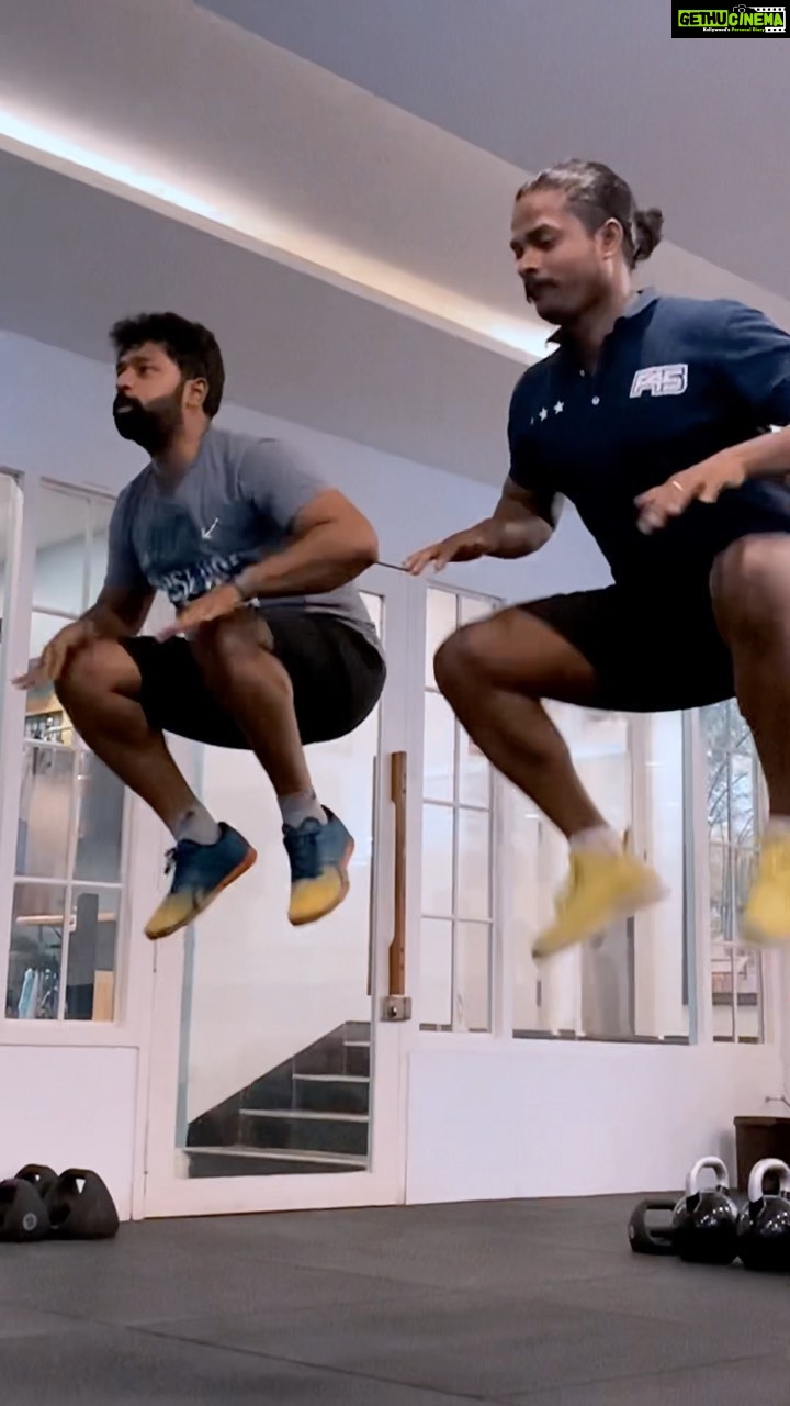 Shanthanu Bhagyaraj Instagram - Can you Feel the POWER - TERROR - π₯ π₯π₯ @shanthnu just setting the FLOOR ON FIREπ₯πͺ . ππ ππ§π πππ πππΌπ ; ππ ππ§π πππ ππΌππππ. . π45 - ππππ’ ππ§πππ£ππ£π ππππ πΎπππ£πππ£π . TEAM BASEMENT - @deeptiakki @hannah.priya @bharathboy_vj @coach_ap_ @cdt_siva @alpharahul7 @nane.artsruny @popz6682 @f45india_official . #F45 #f45training #f45nungambakkam #Teamtraininglifechanging #motivation #Coach #Trainer #strongerteam #Strongertogether #hiitworkout #Teampower #Workoutmotivation #Trusttheprocess #Workoutreel #Cardio #resistance #Saturday #Nohosesh #Highenergy #Motivation #fitnessmotivaton #Reels #Reelitfeelit #Reelsgram #fitnessreels #Reelsindia #Reelsgram #Beast #halamathihabibo #jollyogymkhana #beastmode #Beast