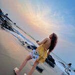 Shanvi Srivastava Instagram - morning 💕🦋 #shanvisrivastava #wednesday #instagram #beachlife #instadaily #photooftheday #ootd #instagood