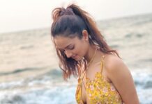 Shanvi Srivastava Instagram - Take a pause… walk on the beach.. alone…. let the cold water touch your warm feet… feel the sand moving away …. feel the breeze… find yourself… love yourself 💕 #shanvisrivastava #instagram #instadaily #tuesdaythoughts #love #beach #instagood #ootd #throwback #picoftheday #fashion #travel #beauty