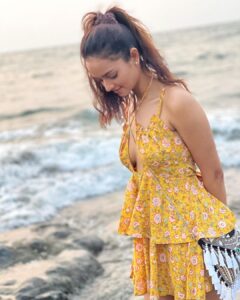 Shanvi Srivastava Instagram - Take a pause… walk on the beach.. alone…. let the cold water touch your warm feet… feel the sand moving away …. feel the breeze… find yourself… love yourself 💕 #shanvisrivastava #instagram #instadaily #tuesdaythoughts #love #beach #instagood #ootd #throwback #picoftheday #fashion #travel #beauty
