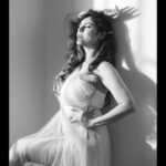 Sherin Instagram - 🖤🤍🖤🤍🖤🤍 #sherin #blackandwhite #fashion #curlyhair #ootd #ootdfashion